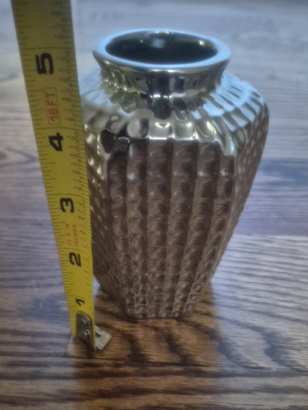 Set Of 2 Elegant Silver Textured Vases - Picture 5 of 8